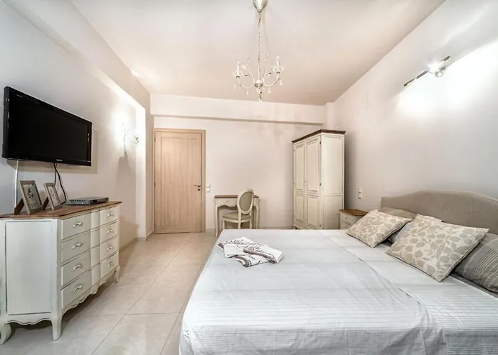 Ioannas Luxury Apartment In Istron
