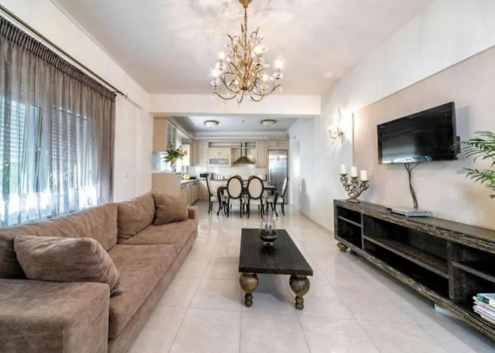 Ioannas Luxury Apartment In Istron